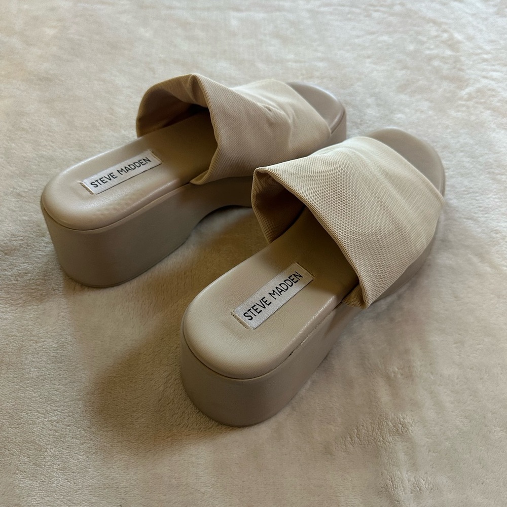 Steve Madden Slinky30 Wedge Sandal